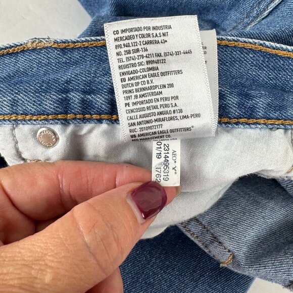 American Eagle Mom Jean Blue Size 4 Hi-Rise Distressed Raw Hem Casual Denim EUC - Picture 11 of 12